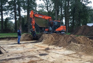 Uitgraven bouw woonhuis te Reutum